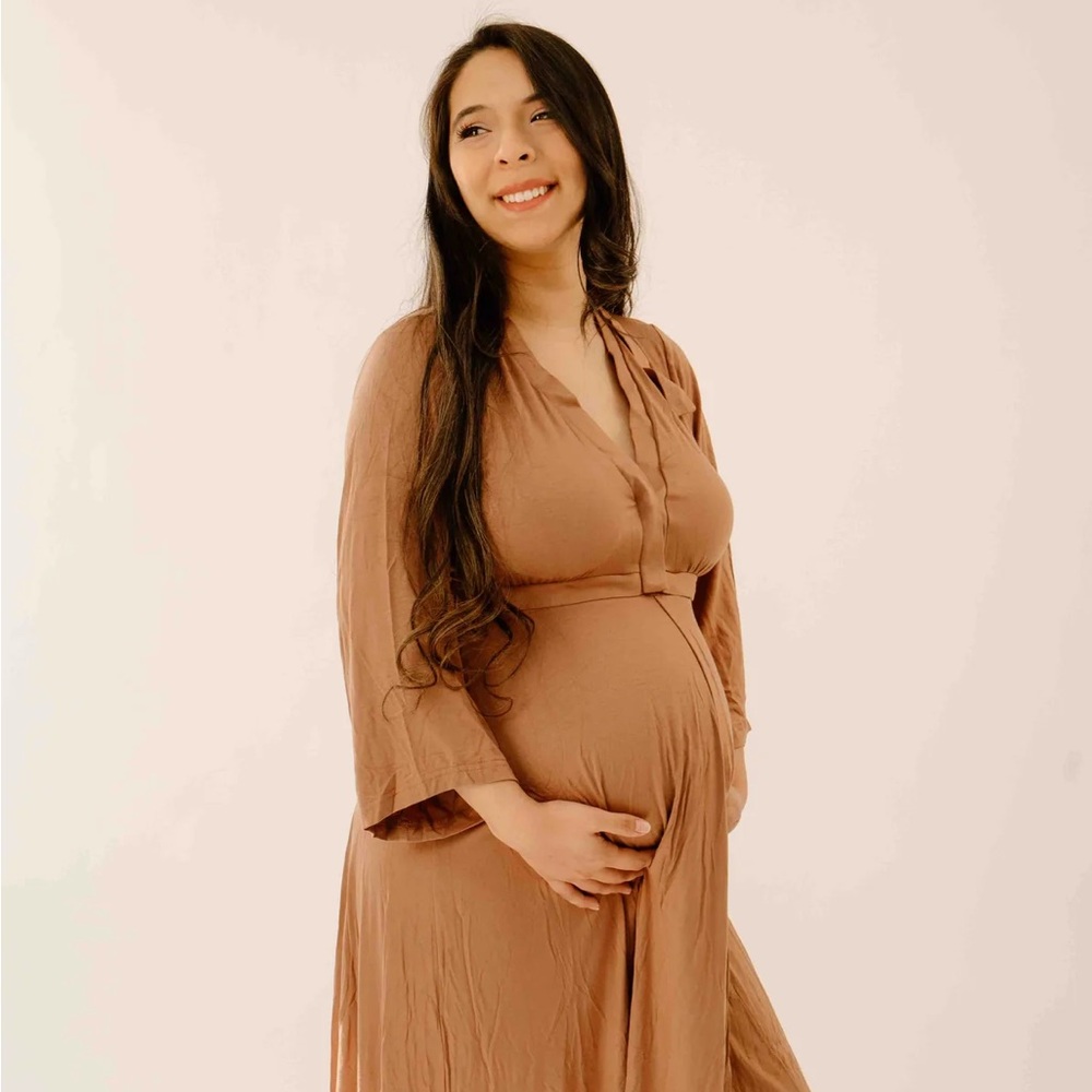 Lila Labor & Postpartum Gown in Caramel 🤎